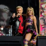 Billy Idol: Τι έμαθε (και αγάπησε) από τη συνεργασία του με τη Miley Cyrus