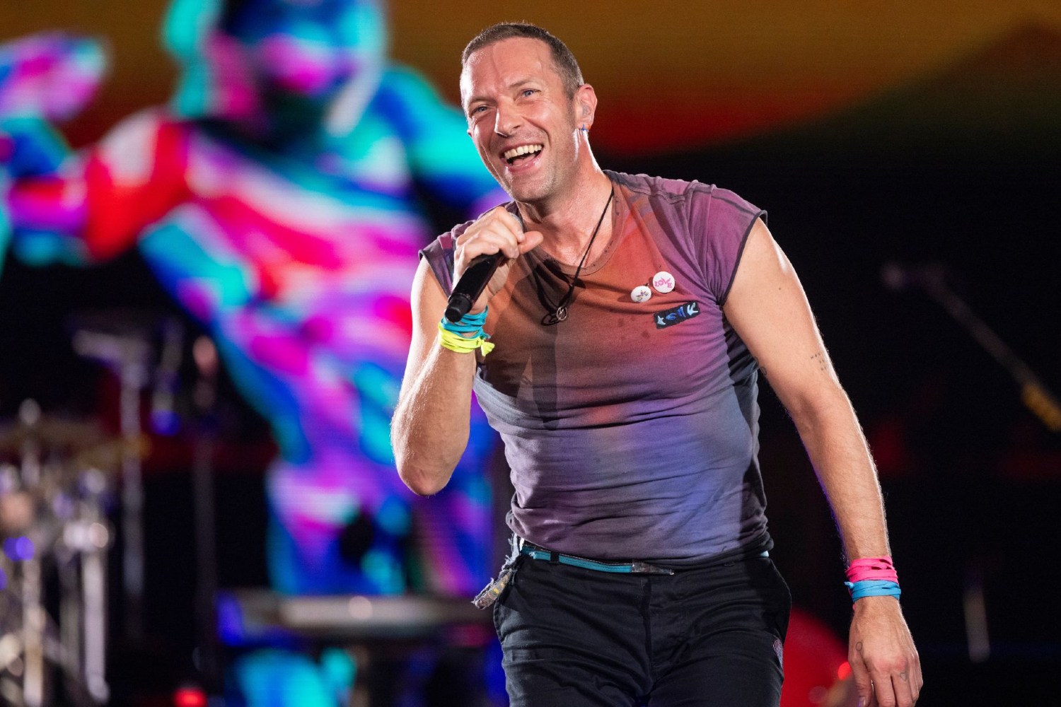 Ο Chris Martin των Coldplay απέναντι στην τοξικότητα: «Με ταράζει που θυμώνουν επειδή θέλω να αγαπώ όλους τους ανθρώπους»