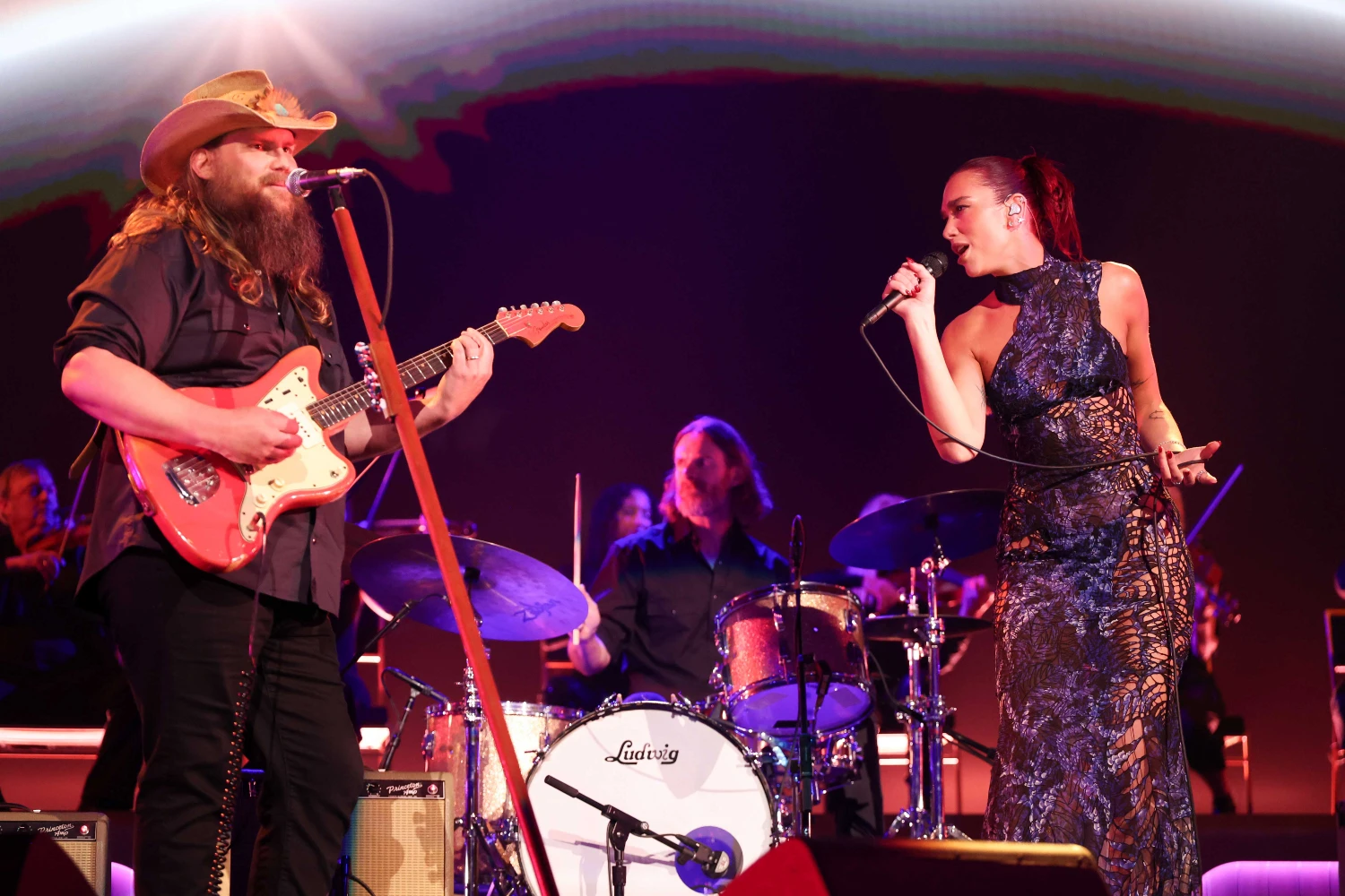 Dua Lipa και Chris Stapleton ένωσαν τις φωνές τους σε ένα ντουέτο – έκπληξη