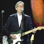 Eric Clapton: Διέκοψε συναυλία και αποχώρησε από τη σκηνή αφού δέχθηκε αντικείμενο από το κοινό