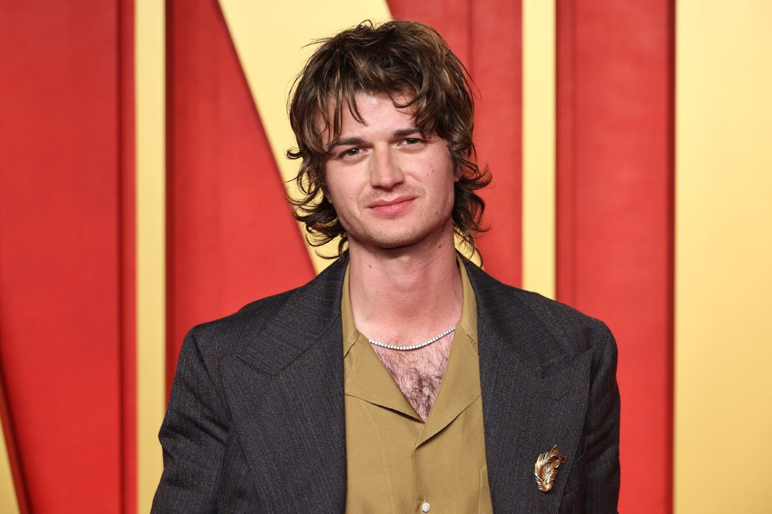 Joe Keery: Η «κρυφή» βοήθεια της Winona Ryder στην καριέρα του στη μουσική