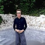 Ο Uri Geller είναι «ενθουσιασμένος» που αγόρασε τα γυαλιά του John Lennon
