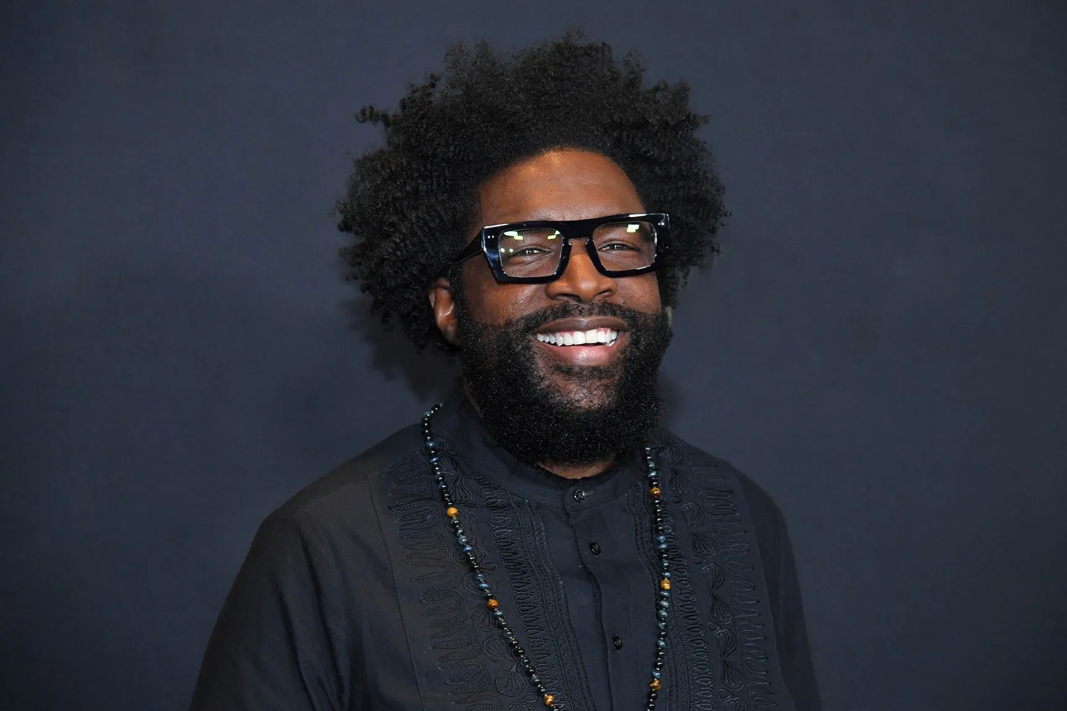 Ο Questlove έμεινε «σοκαρισμένος» από τον φόρο τιμής του Kendrick Lamar στους The Roots στο «Squabble Up»