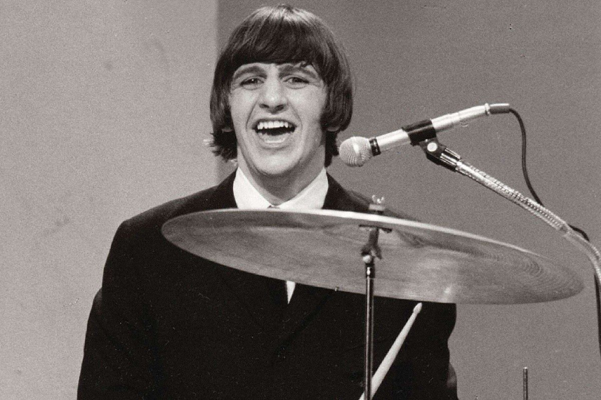 Ο Ringo Starr ακόμα δεν γνωρίζει γιατί τον επέλεξαν οι Beatles: «Θα πρέπει να ρωτήσετε τον Paul»