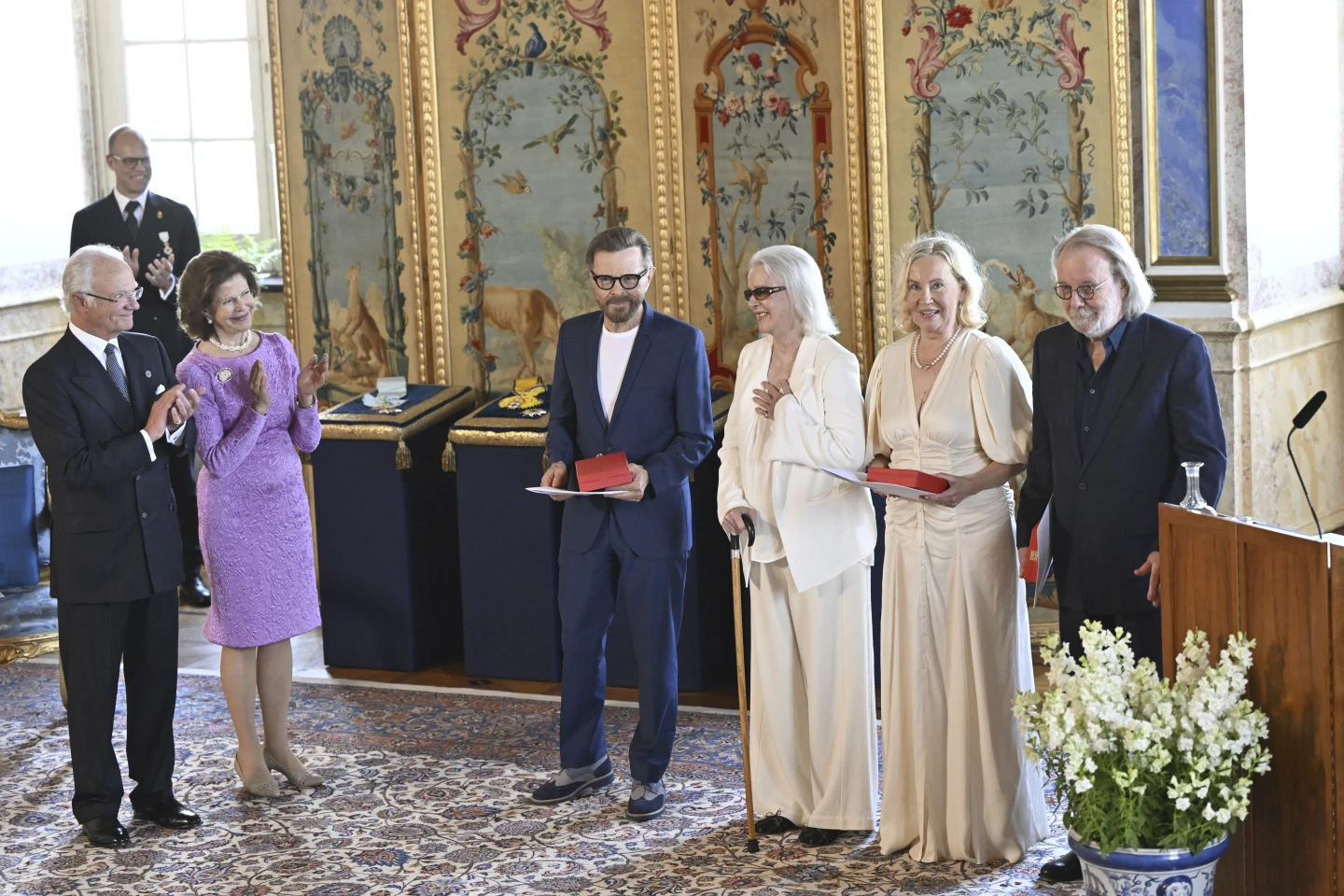 Οι ABBA ανακηρύχθηκαν ιππότες από τον βασιλιά Κάρολο ΙΣΤ’ Γουσταύο της Σουηδίας