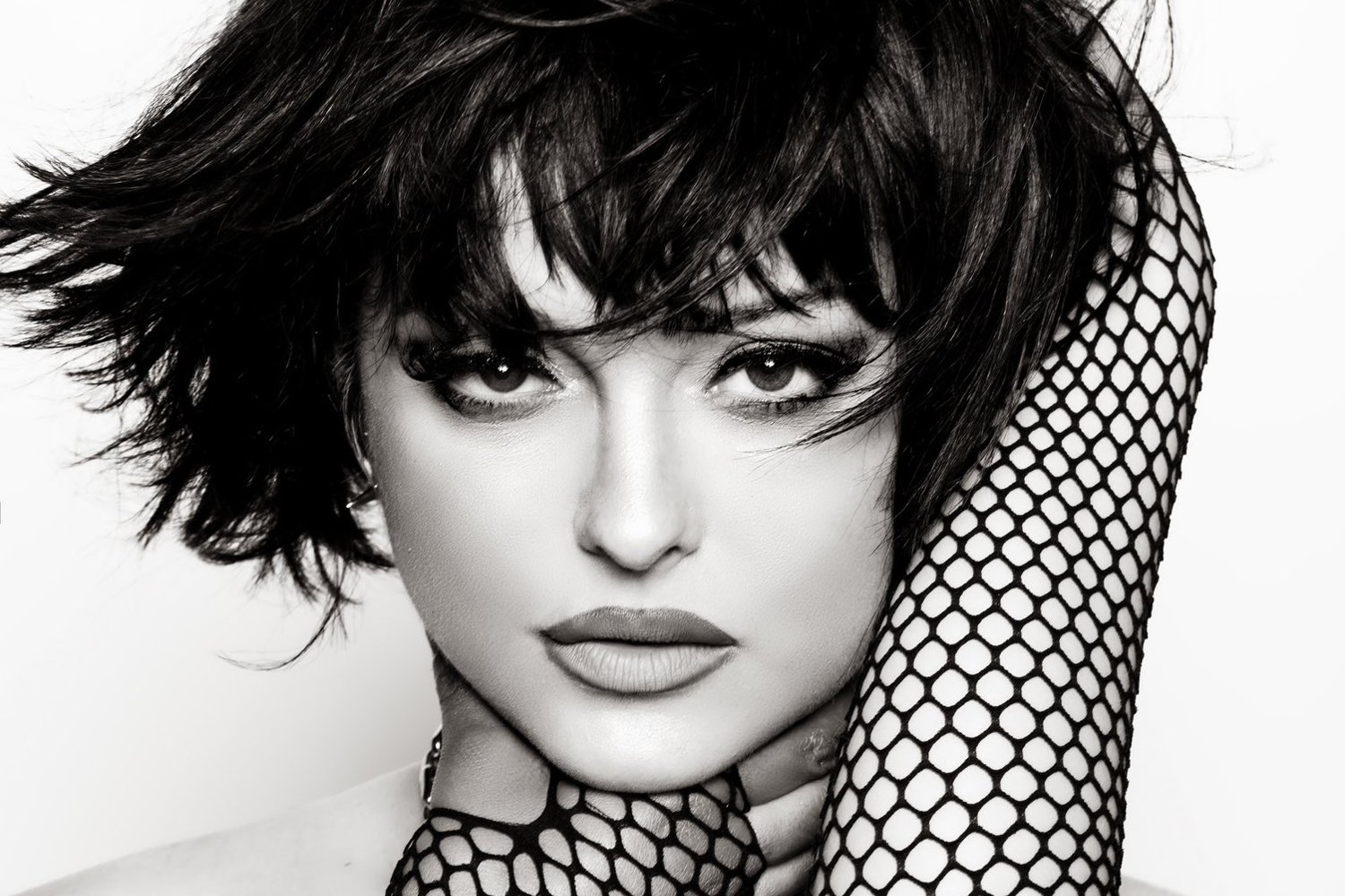 Η Bebe Rexha αποδεικνύει ότι είναι το επίκεντρο με το «I’m The Drama»