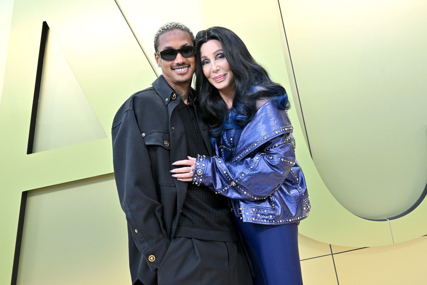 Cher: Τι απαντά για 40 χρόνια διαφορά ηλικίας με τον σύντροφό της Alexander Edwards