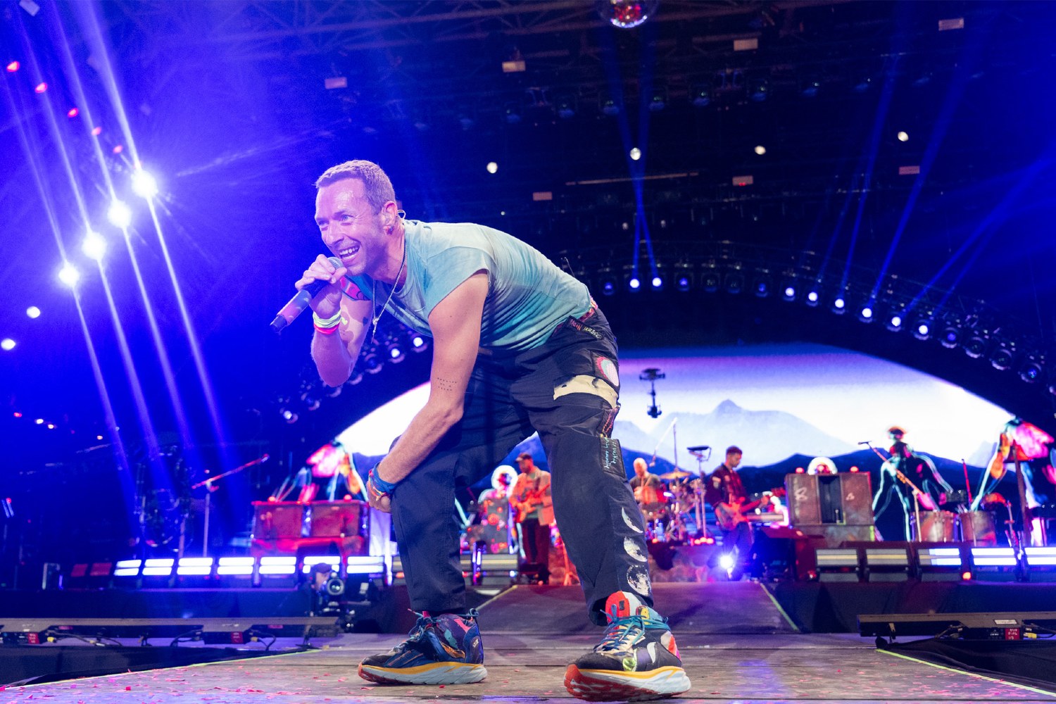 Coldplay: Η εμφάνιση – έκπληξη στον τελικό του Παγκοσμίου Κυπέλλου Συλλόγων που άφησε τους πάντες με το στόμα ανοιχτό