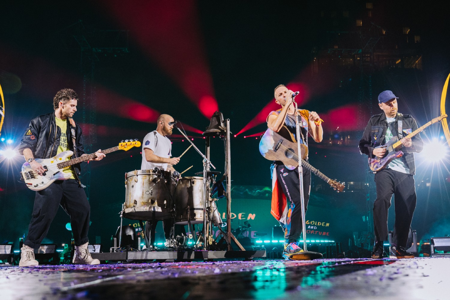 Οι Coldplay επεκτείνουν την περιοδεία «Music of the Spheres» – Θα ξεπεράσουν το ρεκόρ του «The Eras Tour» της Taylor Swift;