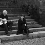 Ο David Gilmour τραγουδά μαζί με την κόρη του Romany στο «Between Two Points»