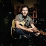 Ο Eddie Vedder ενώνει δυνάμεις με νέους μουσικούς στο «Better Believe» – Ένα τραγούδι με κοινωνικό αποτύπωμα