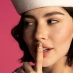 Gracie Abrams: Ανακοινώνει το νέο single «Hit The Wall» – Οι γρίφοι για το τρίτο άλμπουμ της