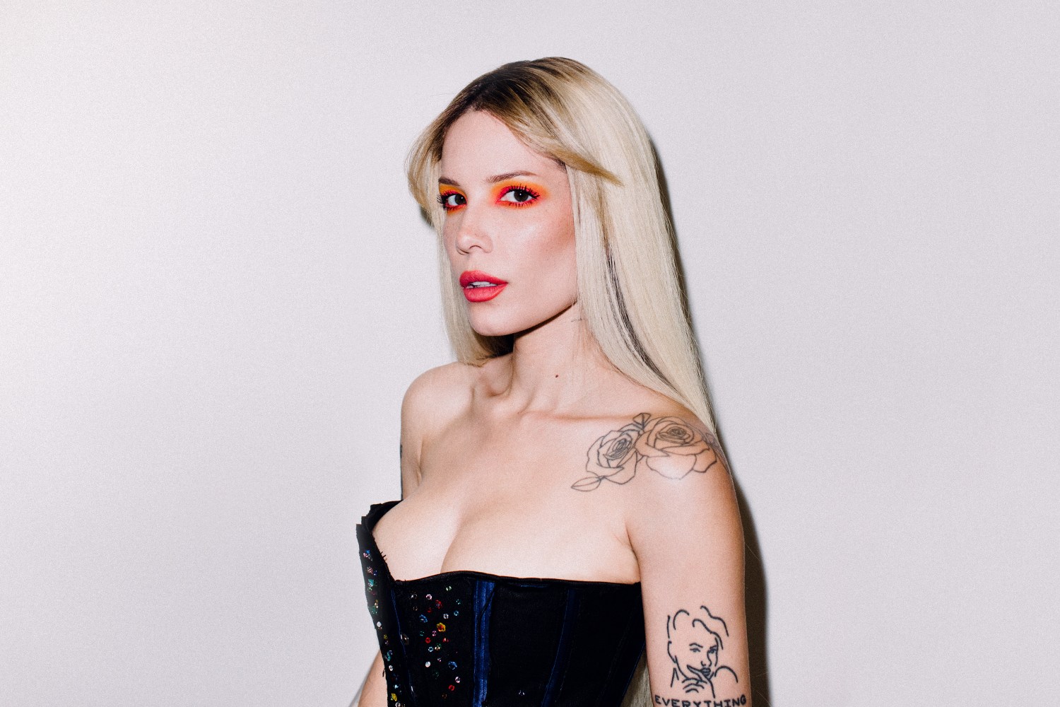 Η Halsey αποκαλύπτει τη μεγάλη μάχη με την υγεία της στο σπαρακτικό νέο τραγούδι «The End» Η Halsey αποκαλύπτει τη μεγάλη μάχη με την υγεία της στο σπαρακτικό νέο τραγούδι «The End»