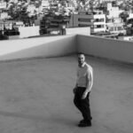 «Ο Κόσμος Είναι Ένας»: Ο Κ. Βήτα μετατρέπει την ποίηση του Γιάννη Ρίτσου σε ηλεκτρονικό όνειρο