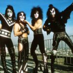 Ο Gene Simmons θυμάται την πρώτη φορά που οι KISS έβαλαν το μακιγιάζ τους