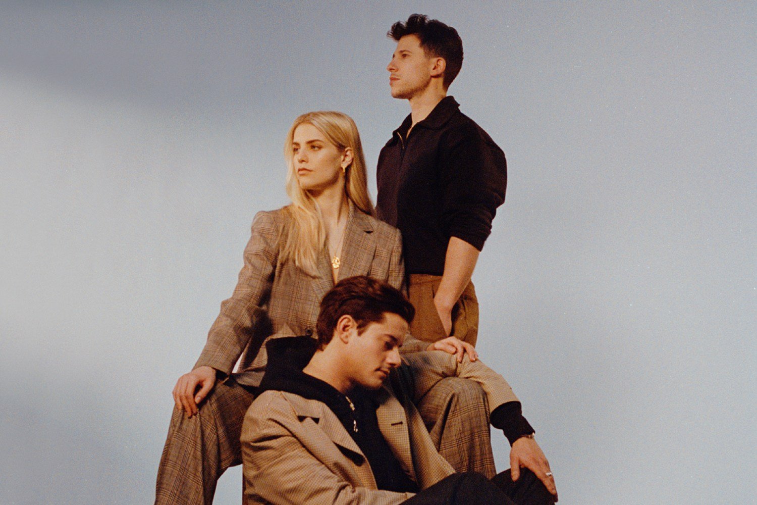 London Grammar: Εξερευνούν τον μισογυνισμό στη μουσική βιομηχανία με το single «Kind Of Man»