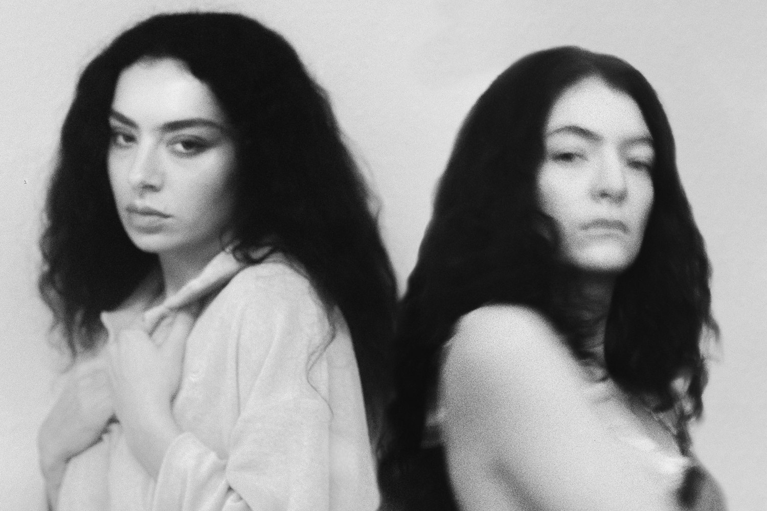 Charli XCX: Γιατί το «Girl, So Confusing» έγινε «πιο ξεχωριστό» μετά την εμφάνιση με τη Lorde στο Lollapalooza