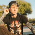 Ο Machine Gun Kelly νιώθει ότι οι λευκοί τον στιγματίζουν για τη θέση του στη hip-hop