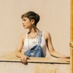 «Στην Ταράτσα»: Η Μαρία Σακελλάρη ζωντανεύει τη μαγεία της πρώτης αγάπης