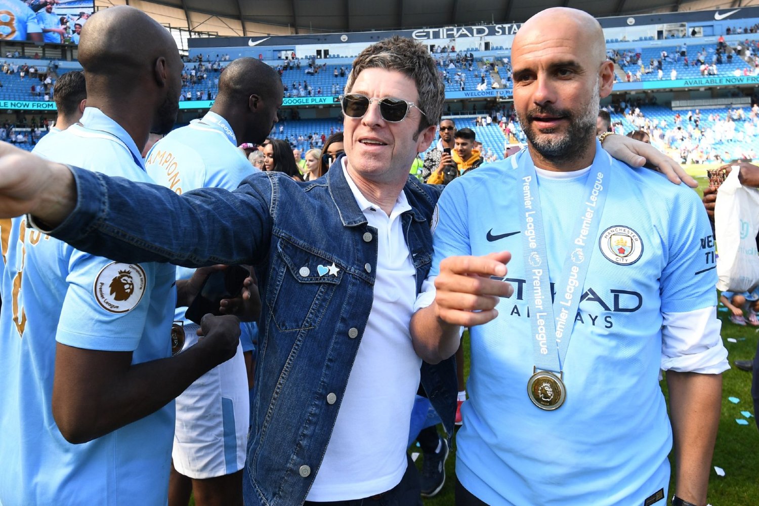 Noel Gallagher: Σχεδίασε τη γραμματοσειρά στις νέες εμφανίσεις της Manchester City