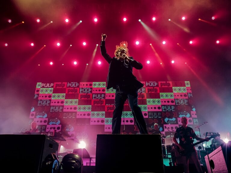 Ο Jarvis Cocker ξεκαθαρίζει το μέλλον των Pulp: «Δεν νομίζω ότι έχουμε τελειώσει»