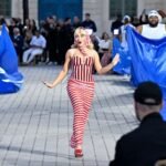 Sabrina Carpenter: Το μυστικό της επιτυχίας κρύβεται στις μικρές στιγμές – Το φαγητό, τα ταξίδια και η μαγεία της ζωής