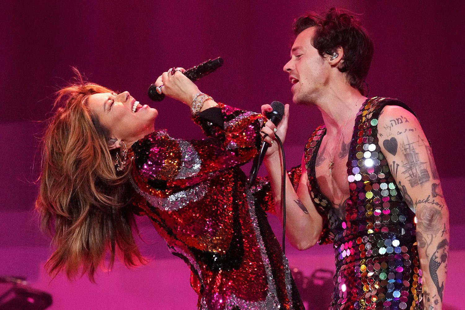 Shania Twain: Από ένα τηλεφώνημα στη μητέρα του Harry Styles στη σκηνή μαζί του – Το παρασκήνιο της συνεργασίας τους