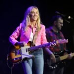 Η Sheryl Crow κατά του Drake: «Απαράδεκτη η χρήση AI για νεκρούς καλλιτέχνες»