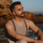 «Δεν Καίγεται Η Μοναξιά»: Ο Στέλιος Βαμβακάς παρουσιάζει το νέο τραγούδι του