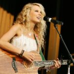 Taylor Swift: Επαγγελματίας από μικρή – Πώς διαχειρίστηκε ένα απρόοπτο επί σκηνής στο λύκειο