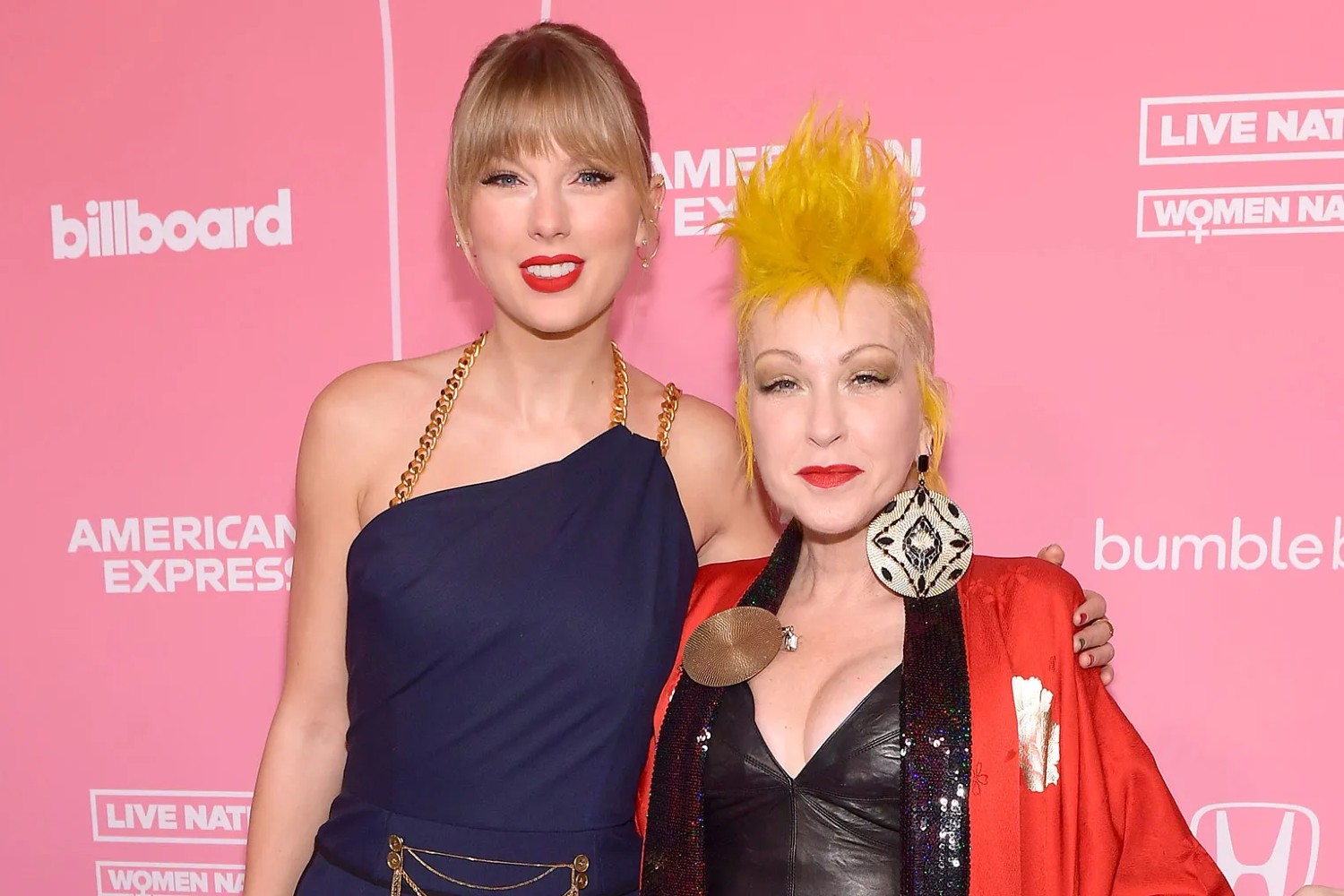 Η Cyndi Lauper είναι «υπερήφανη» για την Taylor Swift: «Γράφει υπέροχα τραγούδια»