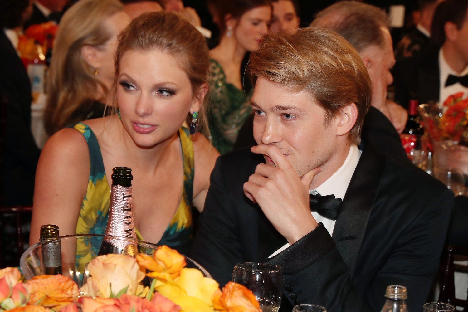 Ο Joe Alwyn μιλά για τη σχέση του με την Taylor Swift και τα τραγούδια που έγραψαν μαζί