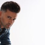 «Τρελαίνομαι»: Ο Θοδωρής Μαραντίνης κυκλοφορεί το πρώτο σόλο τραγούδι του