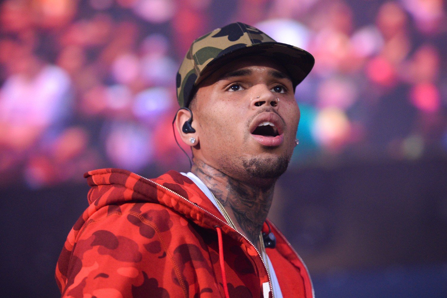Ο Chris Brown ξεσπά κατά των αρνητικών κριτικών: «Πηγαίνετε να ακούσετε Zara Larsson»