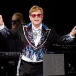 O Elton John δεν ακούει ποτέ τη παλιά μουσική του