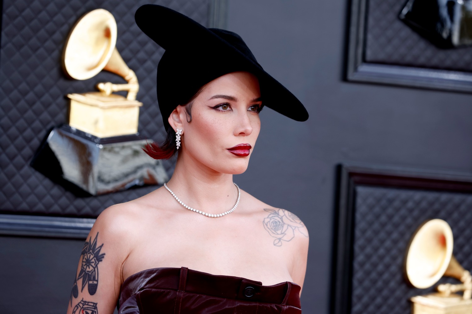 Halsey: Το κινηματογραφικό ντεμπούτο, οι συμπτώσεις και ο νέος ρόλος της «μαριονετίστας» Halsey: Το κινηματογραφικό ντεμπούτο, οι συμπτώσεις και ο νέος ρόλος της «μαριονετίστας»