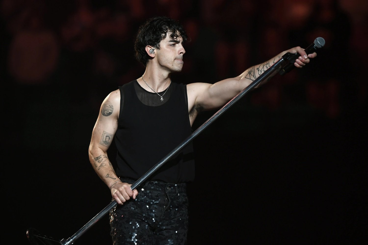 Joe Jonas: Γιατί έχει «ανάμεικτα συναισθήματα» για την επετειακή περιοδεία των Jonas Brothers