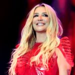 Kesha: Δάκρυα λύτρωσης πάνω στη σκηνή – Λύγισε τραγουδώντας το «Happy»
