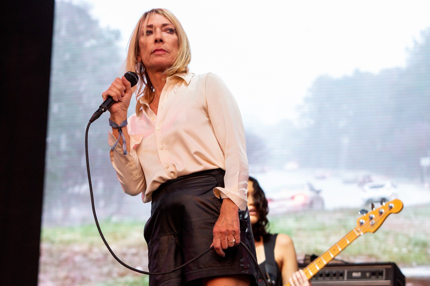 Η Kim Gordon «δεν είναι μεγάλη θαυμάστρια» της Taylor Swift