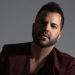 «Έτσι Είμαι»: Ο Νίκος Απέργης αφηγείται έναν απαγορευμένο έρωτα σε ένα music video γεμάτο ένταση και αλήθεια
