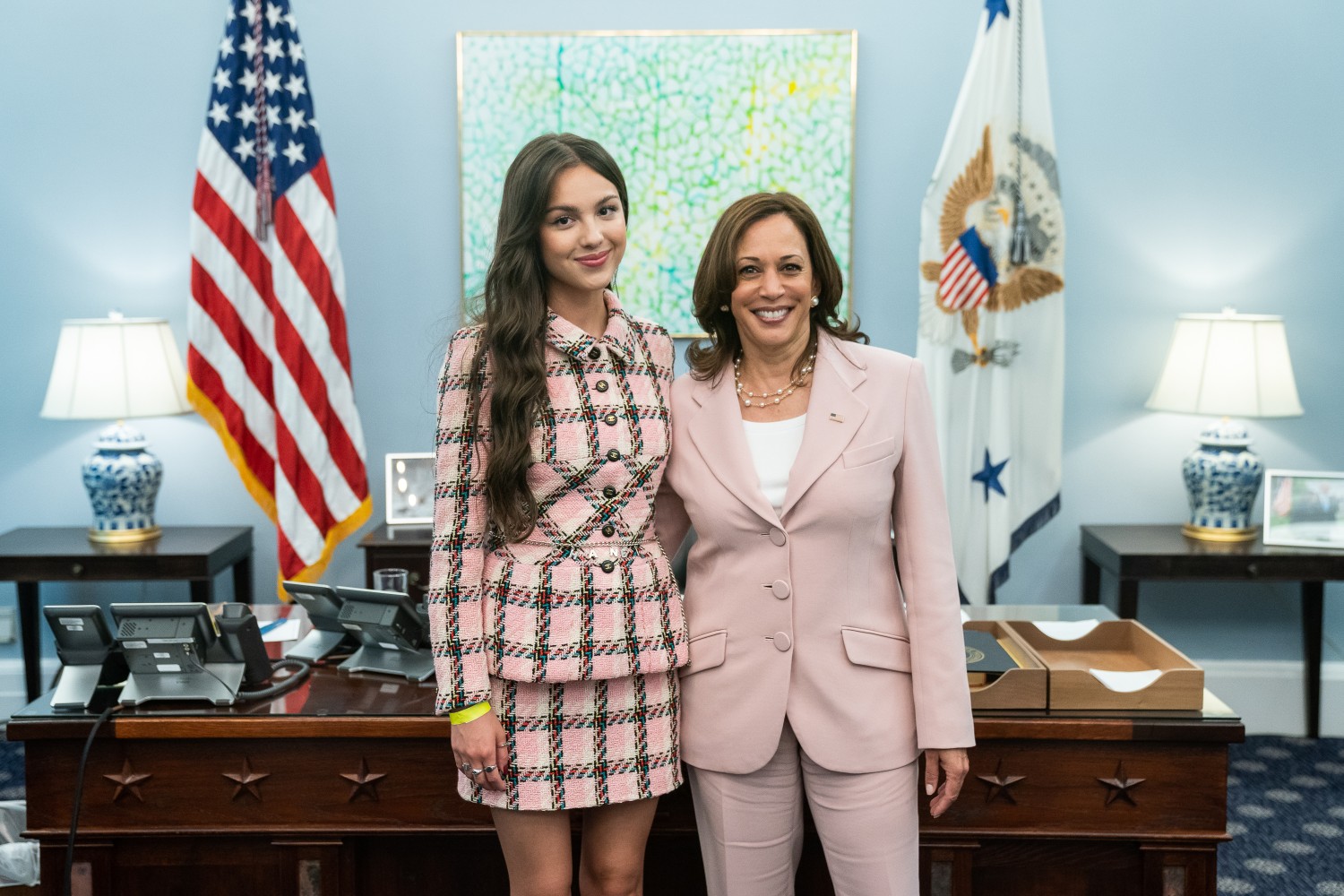 Η Olivia Rodrigo υποστηρίζει τη στάση της Kamala Harris για τα αναπαραγωγικά δικαιώματα