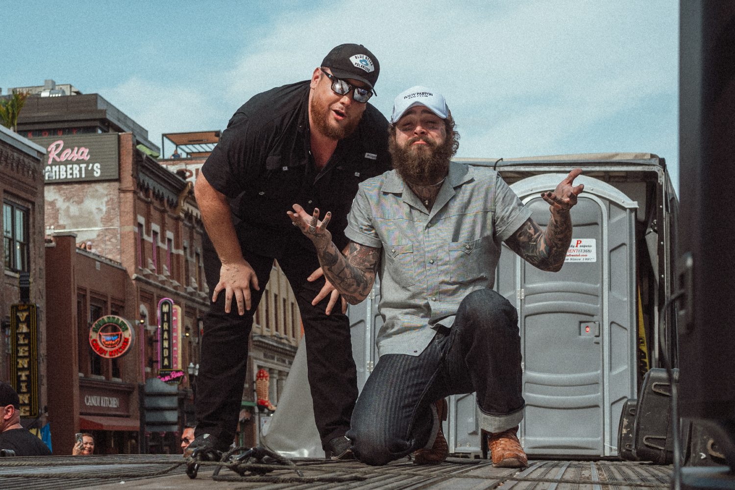 Post Malone και Luke Combs κυκλοφορούν το νέο single «Guy For That» Post Malone και Luke Combs κυκλοφορούν το νέο single «Guy For That»