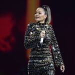 Rita Ora: Νέα μουσική, λιγότερη πίεση και ένας μεγάλος ανεκπλήρωτος στόχος