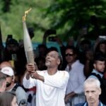 Snoop Dogg: Μετέφερε τη φλόγα στη λαμπαδηδρομία των Χειμερινών Ολυμπιακών Αγώνων 2026