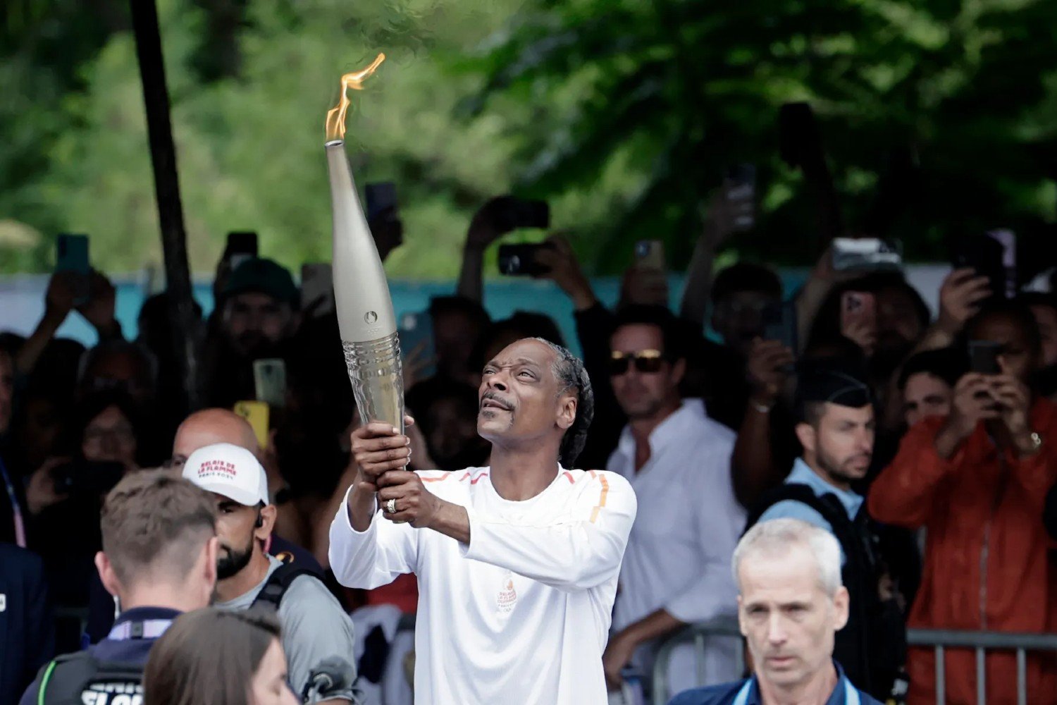 Snoop Dogg: Μετέφερε τη φλόγα στη λαμπαδηδρομία των Χειμερινών Ολυμπιακών Αγώνων 2026