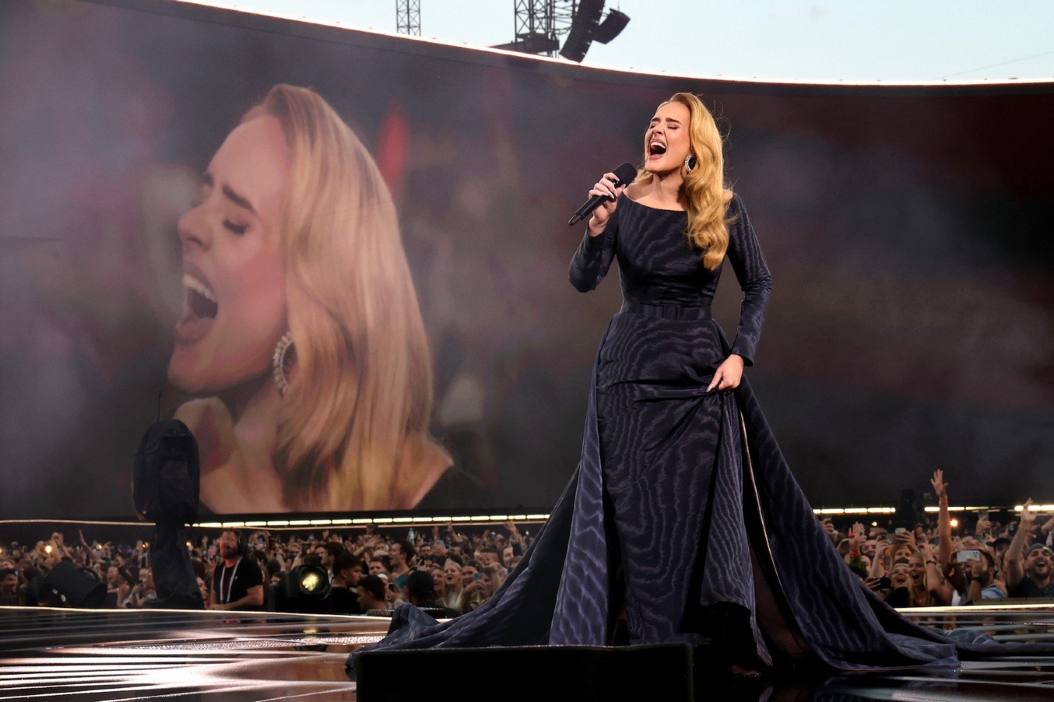 Adele: Οι συναυλίες της στο Μόναχο σημείωσαν Ρεκόρ Guinness – Το «ευχαριστώ» στο κοινό