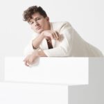 Ο Charlie Puth εξηγεί τη «μυστική συνταγή» που κάνει τα χριστουγεννιάτικα τραγούδια τόσο εθιστικά