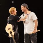 Ο Chris Hemsworth «δυσκολεύτηκε» να μάθει ντραμς για την εμφάνισή του με τον Ed Sheeran στη σκηνή