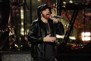 Ο Eminem υπερασπίζεται την αμφιλεγόμενη συνεργασία με τον Kid Rock: «Είναι αδελφός μου, όχι πολιτικός εχθρός»