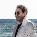 «Τα Θαλασσινά του Πάριου»: Ο Γιάννης Πάριος επιστρέφει στις ρίζες του με έναν δίσκο γεμάτο Ελλάδα και αρμύρα